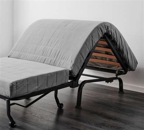 Poltrone trasformabili in letti singoli con materassi comodi e di grande spessore. Poltrone letto Ikea, comfort senza ingombro