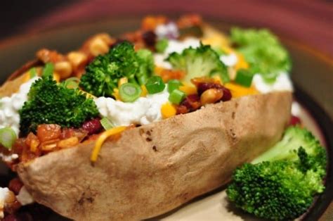 Baked potatoes are a classic autumn/winter comfort food. Eight Food Bar Ideas - Women's Ministry Toolbox