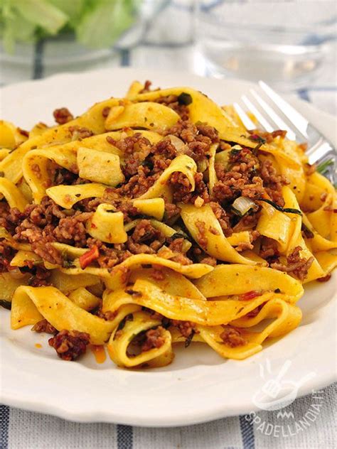 Tagliatelle alla bolognese | Ricetta nel 2019 | Pasta & Pasta | Ricette ...