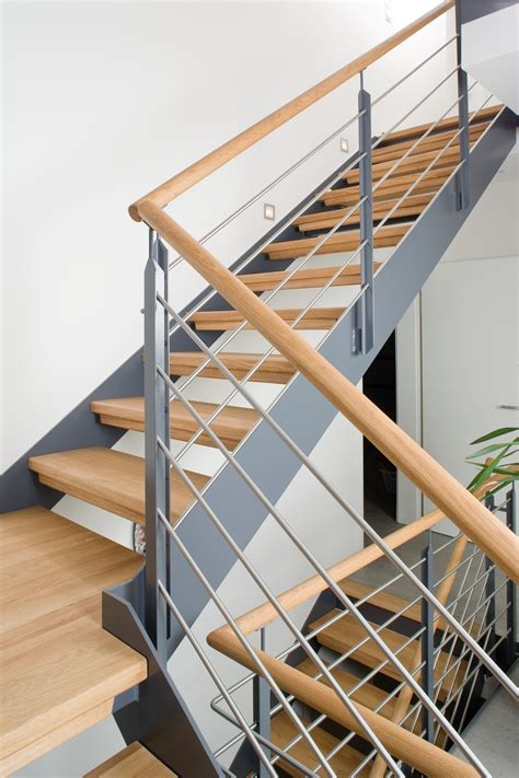 Die oberflächenbehandlung kann nach wünschen der bauherrschaft individuell von lackiert bis geölt ausgeführt werden. Stahltreppe kaufen: Treppenhersteller Treppenbau Voß ...