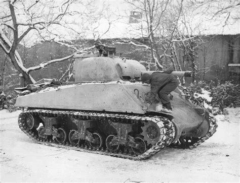 Photo Sgt Dee Perry Of The 10th Armored Division Applying Winter