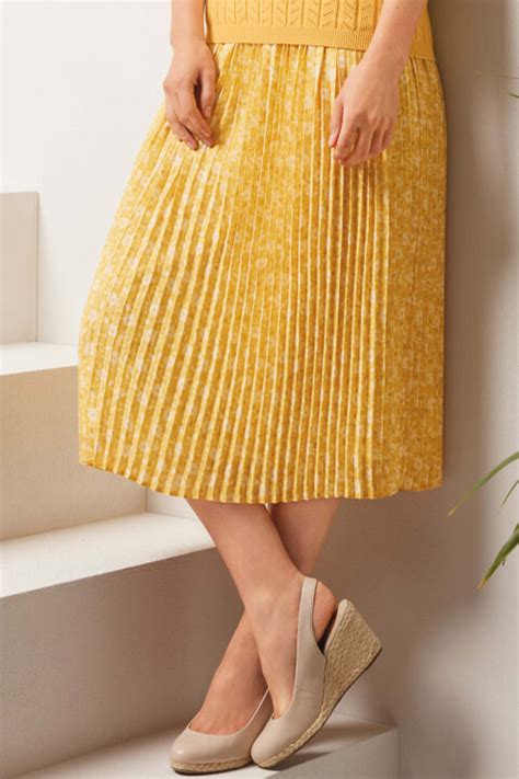 Classic Skirts Ladies Elastic Waist Skirts Cotswold Collections
