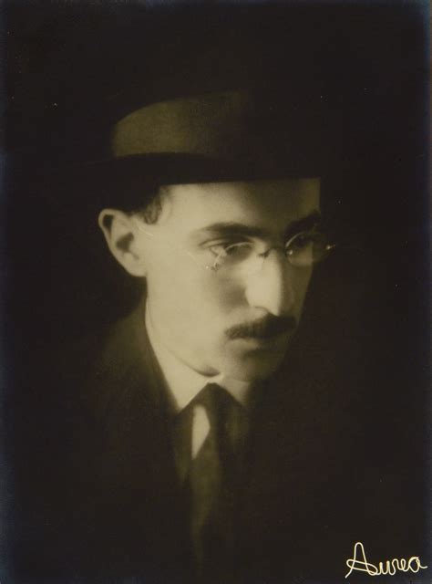 Fernando Pessoa Empregado De Escritório Ocultista Galáxia De Escritores