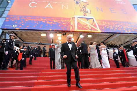 Au Festival De Cannes Première Montée Des Marches Et Premier Défilé De