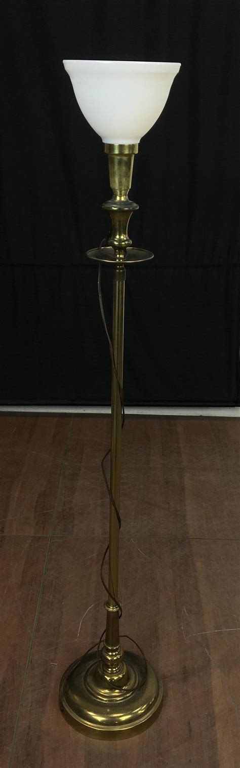 The product has a simplistic look as a rule of thumb. Lot - Traditional Style Brass Torchiere Floor Lamp