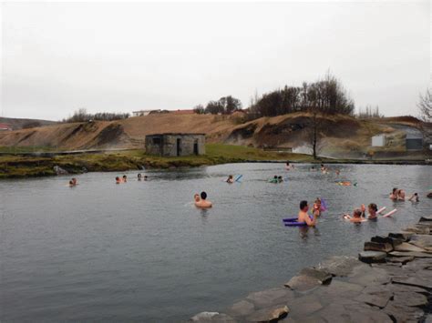 Het vulkanisme manifesteert zich in het dagelijkse leven aan… Ontdek de warmwaterbronnen van IJslands Secret Lagoon ...