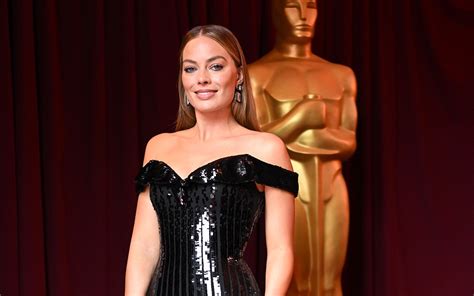 Margot Robbie Holds Court At Oscars 2023 In Black Armani Dress And Pumps Footwear News