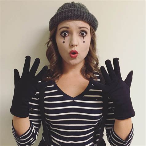 18 Last Minute Halloween Costumes That Are A Cinch To Throw Together Halloween Zombie Mime