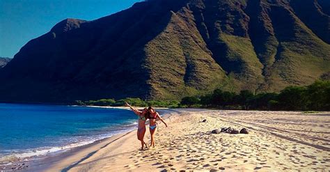 9 Gorgeous Beaches Hawaii Locals Dont Want You To Know About