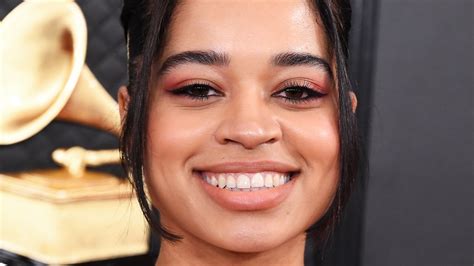 Grammys 2020 Ella Mai Red Eye Makeup — Exclusive