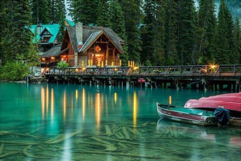 An Emerald Lake British Columbia Canada Parques Nacionales Cabañas
