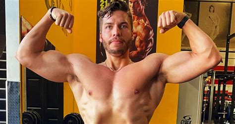 Joseph Baena Hits Bodybuilding Poses Shares Physique Update At Golds Gym