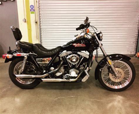 Totalumbau ( tank, sitz, sissybar, auspuff und und und ) zu viel um alles aufzuzählen. My first shovelhead. 1983 FXRS : Harley