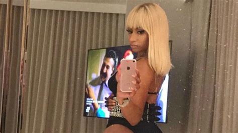 Nicki Minaj Flaunts Her Booty In Revealing Mirror Selfie