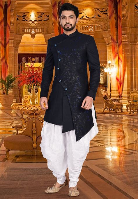 Gone are those days when wedding dresses for men were only limited to safari suits, kurtas or beige & gold sherwanis. Readymade Art Jute Asymmetric Sherwani in Dark Blue This ...