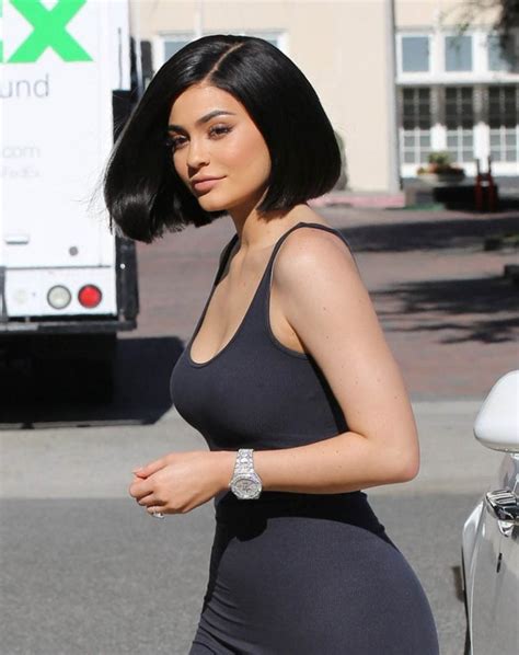 Kylie Jenner Debuts Her New Haircut In Gianvito Rossi Sandals
