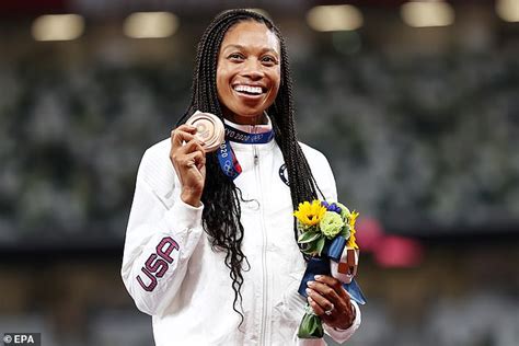 Us Sprinter Allyson Felix 35 Wins Bronze In The 400 Meters To Set A