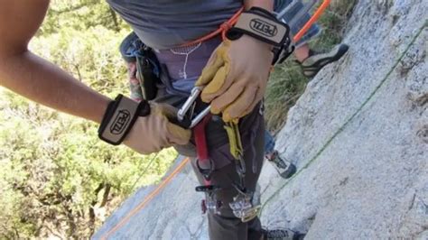 10 Best Rock Climbing Gloves For Belay And Rappelling 2021