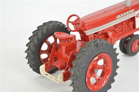 Restored Farmall 560 Tractor With Quick Hitch