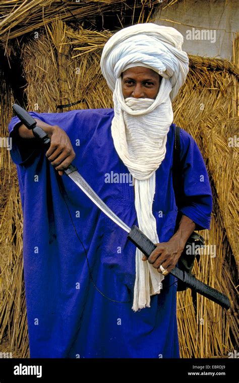 Tuareg Man With White Tagelmust And Sabre Mali Stock Photo Alamy