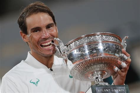 Roger federer failed to win a grand slam in 2020, but still holds the record for most in tennis history. Nadal ties Federer at 20 Grand Slams by beating Djokovic ...