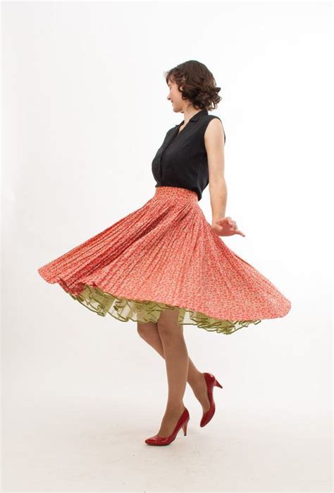 Vintage 50s Skirt 1950s Circle Skirt Red Floral Print Etsy Vintage