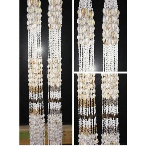 Kalau ingin terus mendengar suara debur ombak pantai kenjeran, beli saja kerang serbung ini. 1 Set Tirai Kerang Putih Variasi Hitam & Coklat isi10 ...