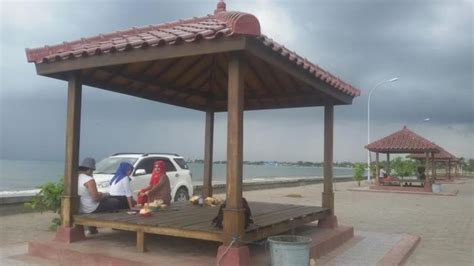 Walau harga tiket masuk telaga sarangan dirasa terlalu mahal, akan tetapi kedepannya akan berdampak dengan bertambahnya fasilitas dan kenyamanan di wisata telaga sarangan magetan jawa timur ini. Yuk Nikmati Keindahan Pantai Marina Bantaeng, Harga Tiket ...