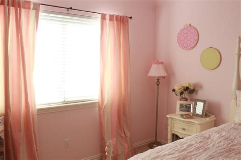 10pc spring pink roses chic n shabby queen quilt shams bedskirt sheets set this lovely set of bedclothes in a country style is an excellent combination of beautiful decorative. Crafty Texas Girls: Pretty in Pink: Shabby Chic Bedroom