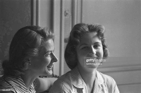 Ingrid Bergman And Her Daughter Jenny Le 11 Juillet 1957 à Paris En News Photo Getty Images