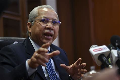 Satu daripada logo alternatif rekaan rakyat malaysia, @nazhiftarmizi yang dimuat naik oleh nurulhidayah melalui instagram miliknya. ISU SEMASA | Malaysia Sentral