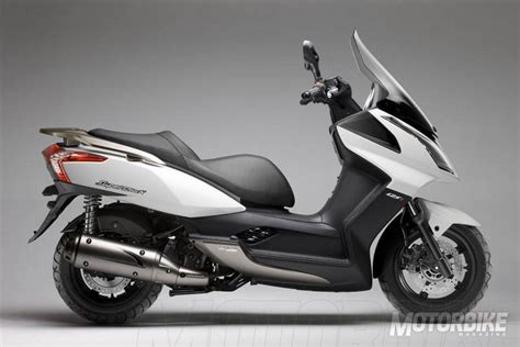 Kymco Super Dink 125: vídeo, precio, fotos y ficha técnica - Motorbike