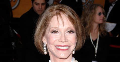 Mary Tyler Moores Husband Dr Robert Levine Didnt Even Know She Was