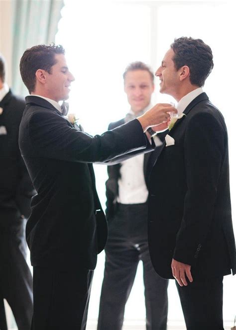 18 Awesome Wedding Photos With Groomsmen That You Cant