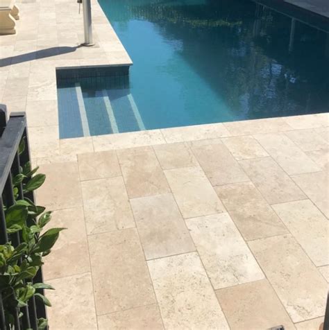 Classic Travertine Unfilled And Tumbled Outdoor Pavers And Tiles Supplier
