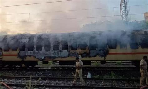 Madurai Train Fire पांच कैटरिंग कर्मचारी गिरफ्तार लखनऊ जंक्शन प्रशासन