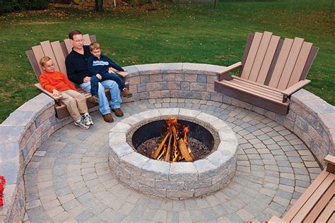 You have to measure the size of the pit and the seating while paying attention to the safety and comfort of the place. 40 Circular Fire Pit Seating Area Ideas - Round Patio Designs