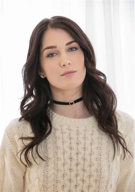 デスクトップ壁紙 モデル 女性 Evelyn Claire 白色の背景 白いセーター ポルノスター 2000x2843