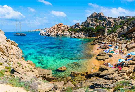 Verschieden grosse stellplätze mit stromanschluss in dem campingplatz in cannigione di arzachena. Die schönsten Strände auf Sardinien - Strandurlaub ...