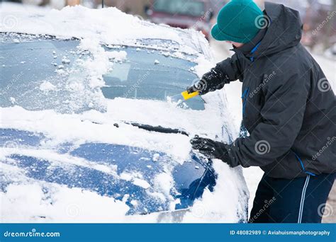 Man Scraping Ice Off Car Stock Image Image Of Freeze 48082989