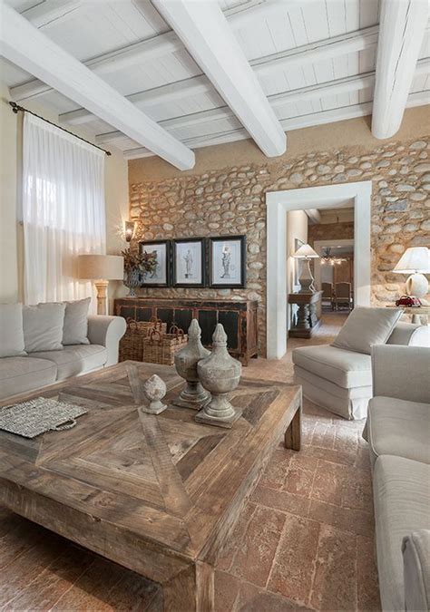 Lo stile shabby chic di consueto è associato ad un arredamento romantico e femminile, non tutti sanno invece che si può optare per uno stile shabby chic moderno, dove linee morbide e retrò vanno ad unirsi con complementi più lineari e innovativi. Squisitamente shabby, inevitabilmente chic La conversione ...