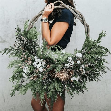 44 Beautiful Winter Wreaths Design Ideas Pimphomee