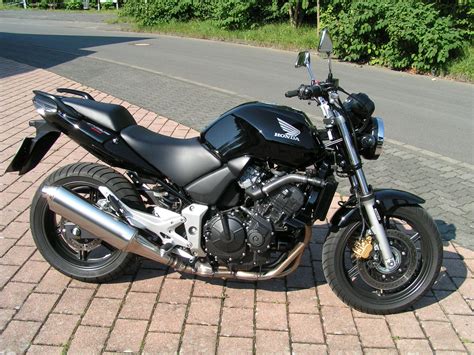 The cbf600 uses the same engine as the cb600f (hornet) and cbr600, the other members of the cb family. Ford samochod: Honda cbf600