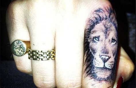 Lion Finger Tattoo Cara Delevingne Viraltattoo