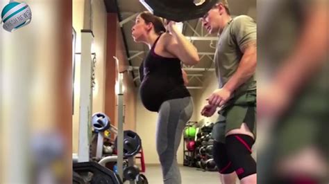 Pregnant Woman Shows Off Her Impressive Powerlifting Workouts