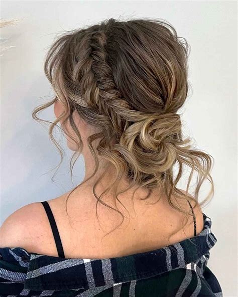 20 Romantic Bun Hairstyles For Prom That Are Easy To Do