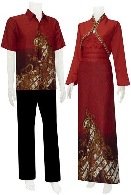 Terdapat kilauan manik di baju. Warna merah, bahan semi sutra, polos satin velvet, halus ...