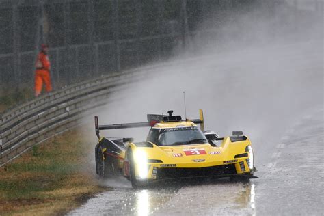 Bad Weather Has Cars Sliding All Over Track At Hours Of Le Mans