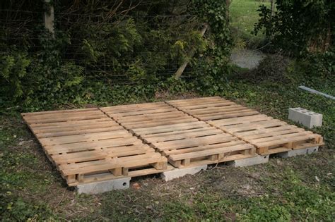 Une cabane sur deux étages, une autre colorée ou même avec des jeux en plein air… zoom sur 30 réalisations pour vous inspirer. La cabane au fond du jardin - Ca nous botte de construire une maison en paille