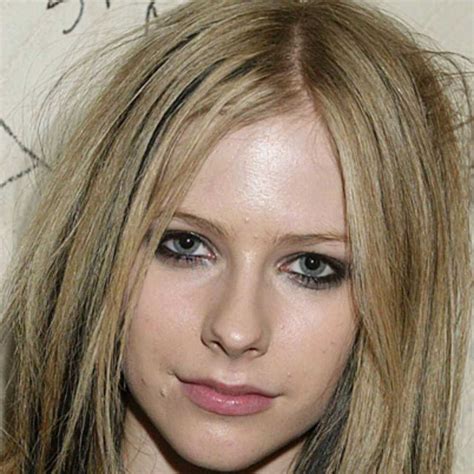 Swashvillage Biografia Di Avril Lavigne
